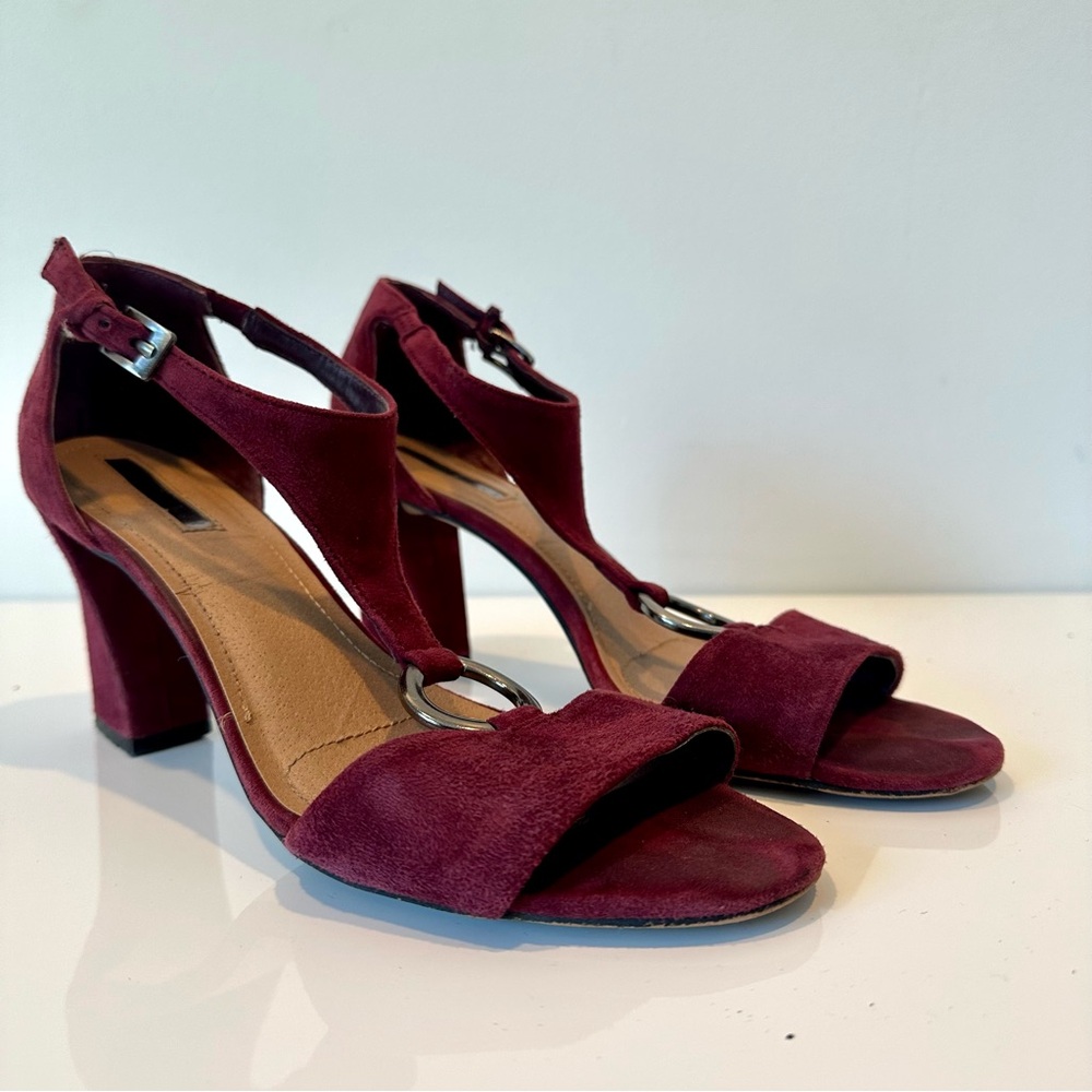 Tahari Women's Norma genuine suede red burgundy T-strap heeled sandals, Size 8